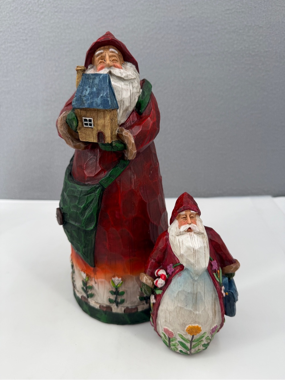 Santa Claus Carved Resin Folk Art Figurines Set 2 Floral Flower Garden Old World